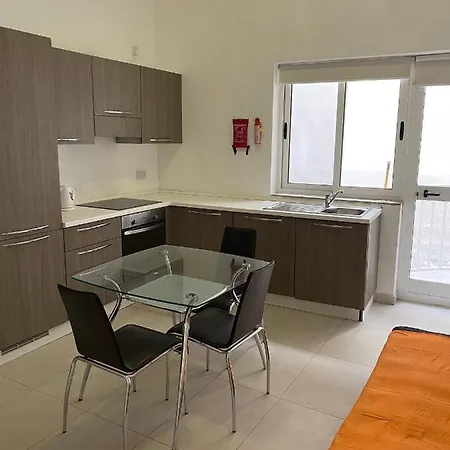 Central 2 * Sliema